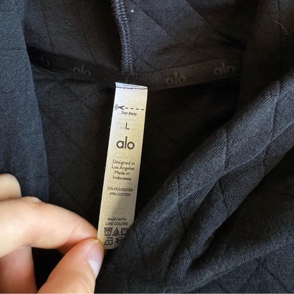 ALO Yoga Tops Alo Yoga Quilted Cropped Arena Hoodie Black Poshmark